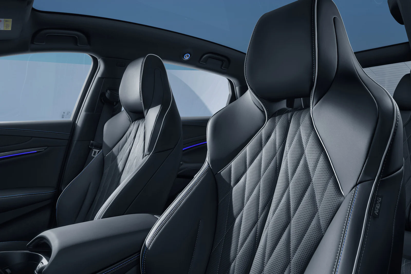 BYD SEAL 2026 foto interior negro asientos delanteros