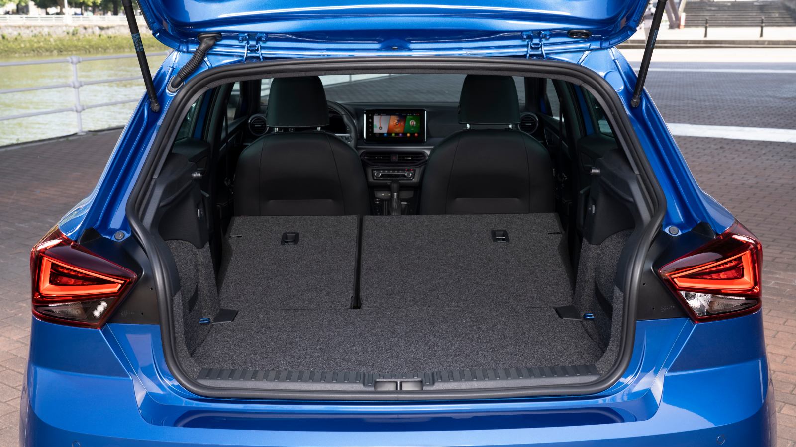 Maletero SEAT Ibiza 2021 azul zafiro