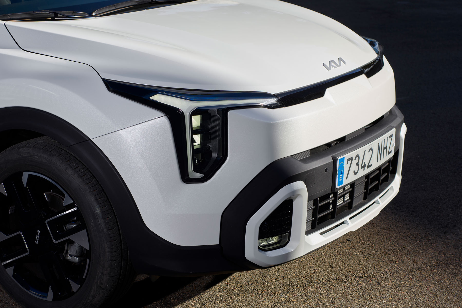 Kia Stonic 2026 foto detalle exterior blanco