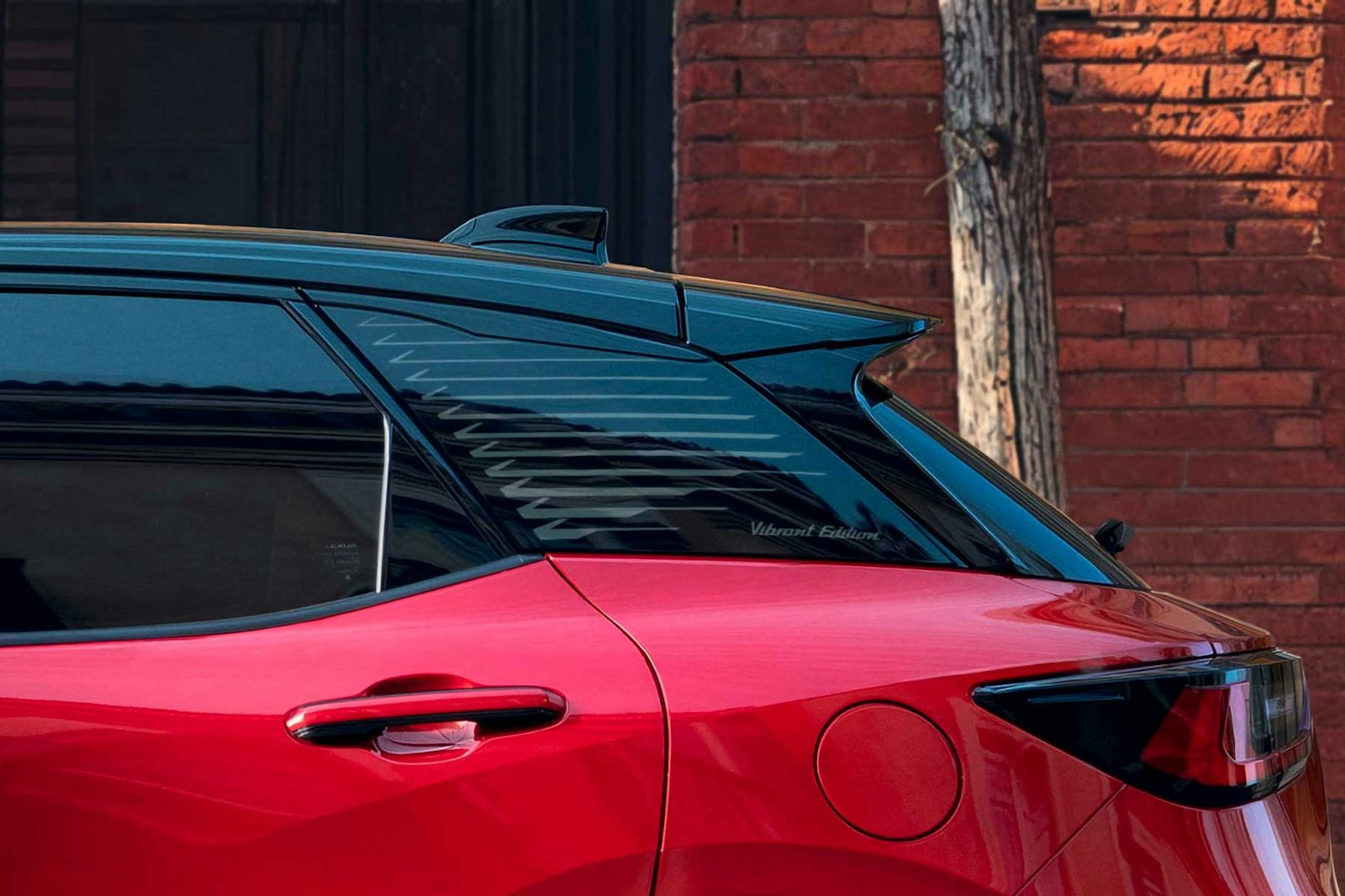 Lexus LBX 2026 foto exterior rojo