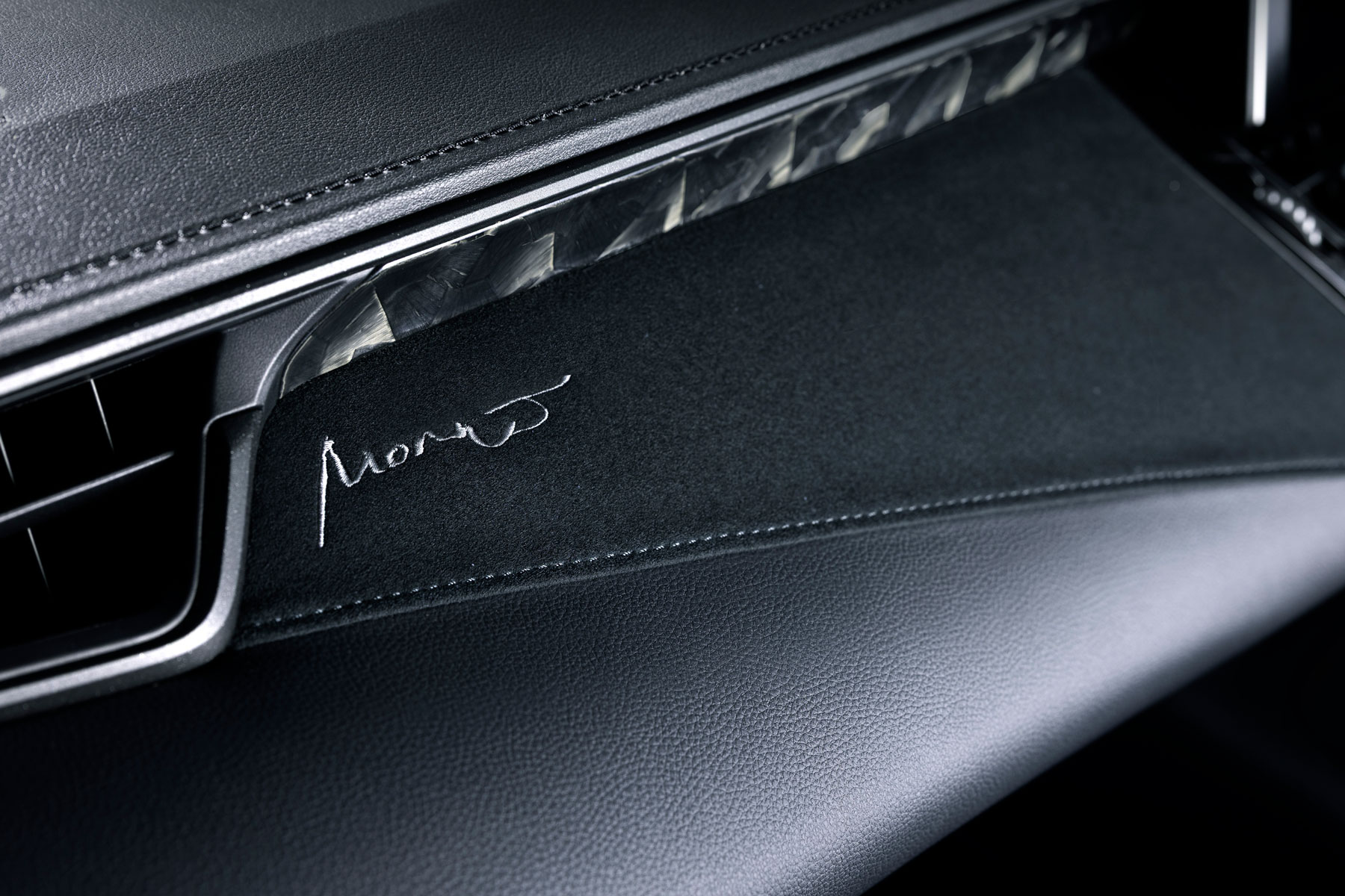 Toyota GRMN Corolla foto interior detalles