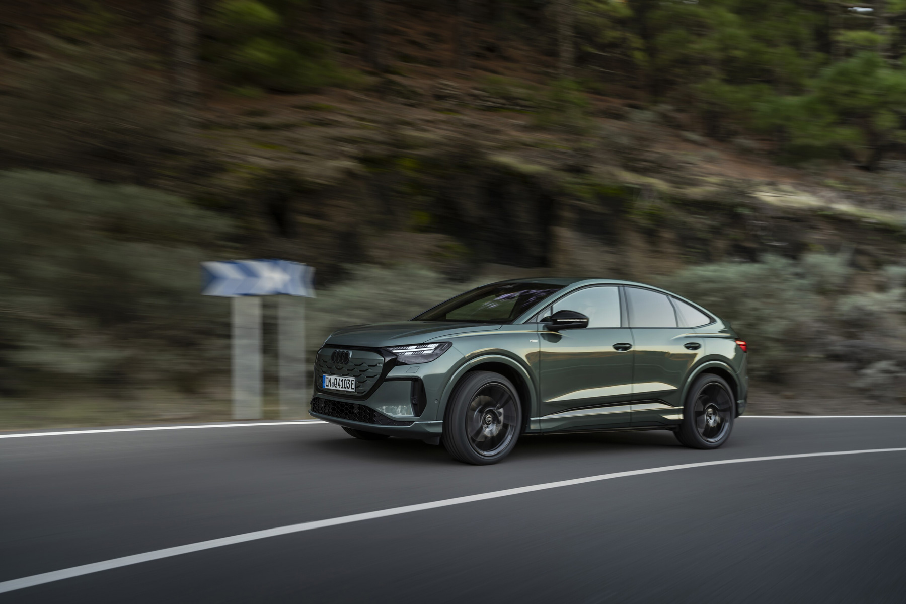 Audi Q4 Sportback e-tron foto exterior dinámica