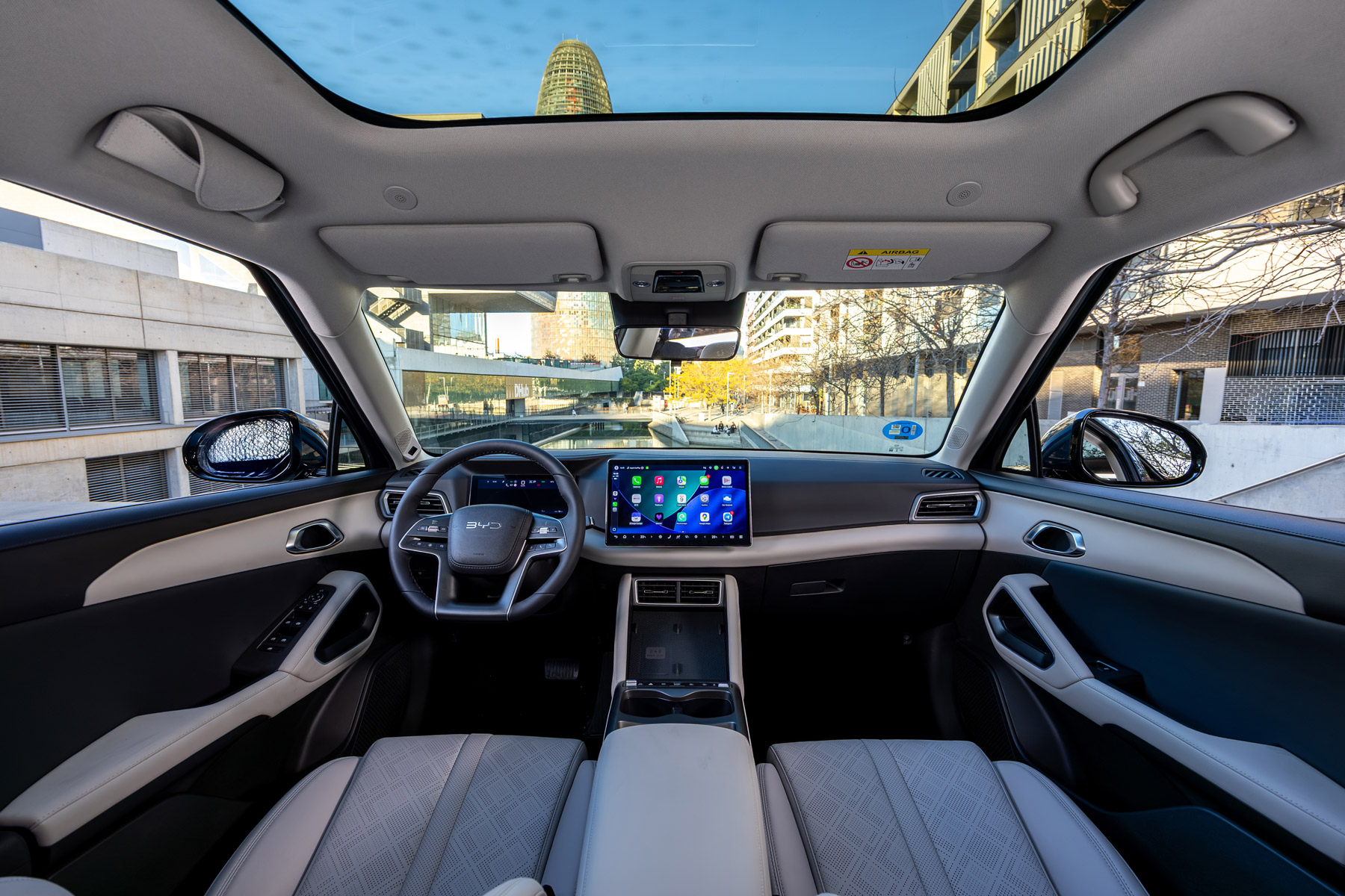 BYD ATTO 2 DM-i foto interior salpicadero