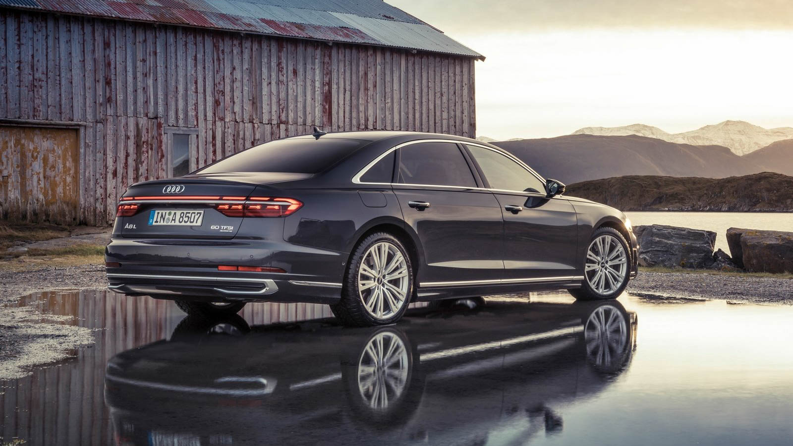 Vista trasera Audi A8 L