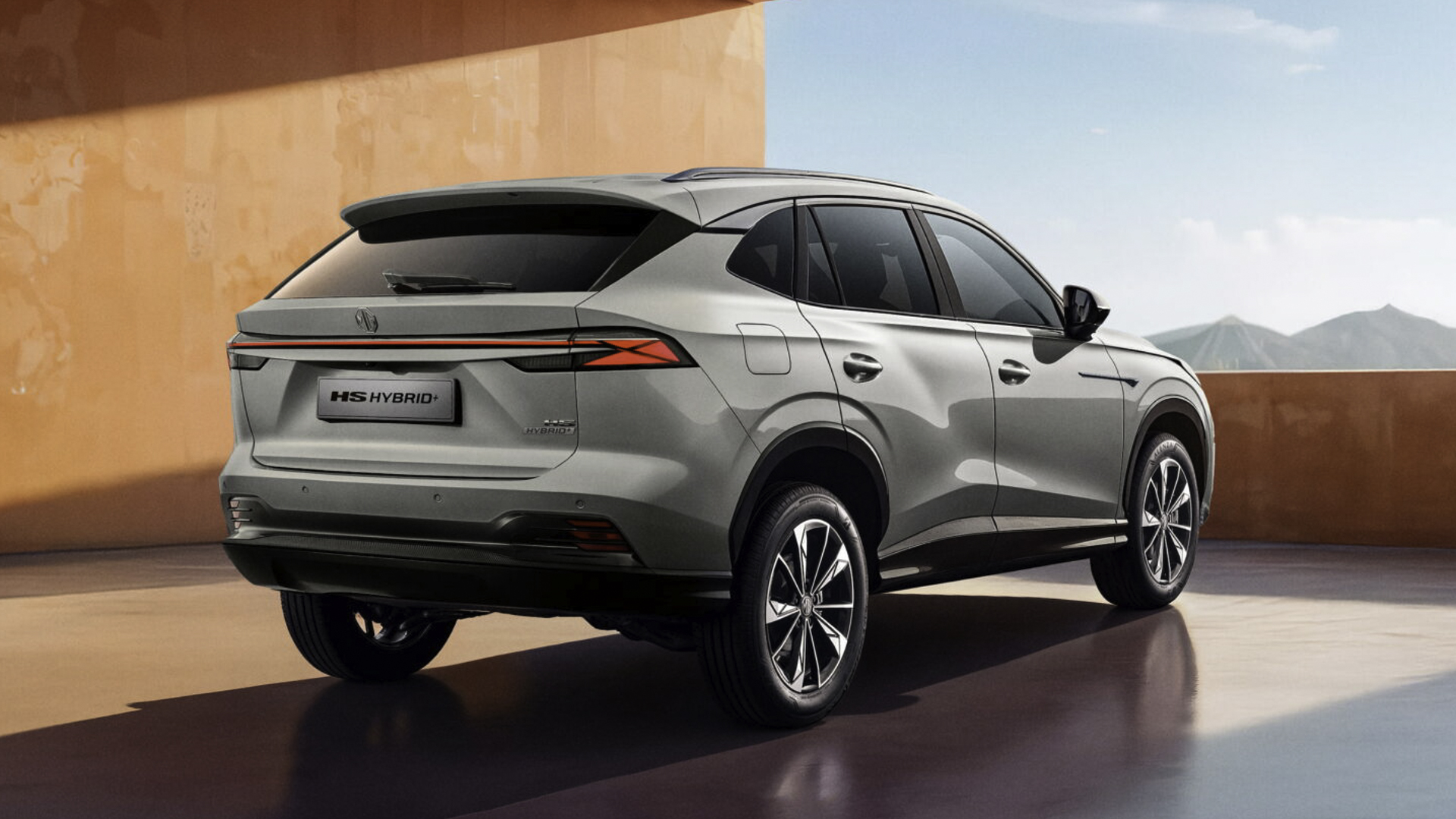 Comparativa EBRO S700 vs MG HS