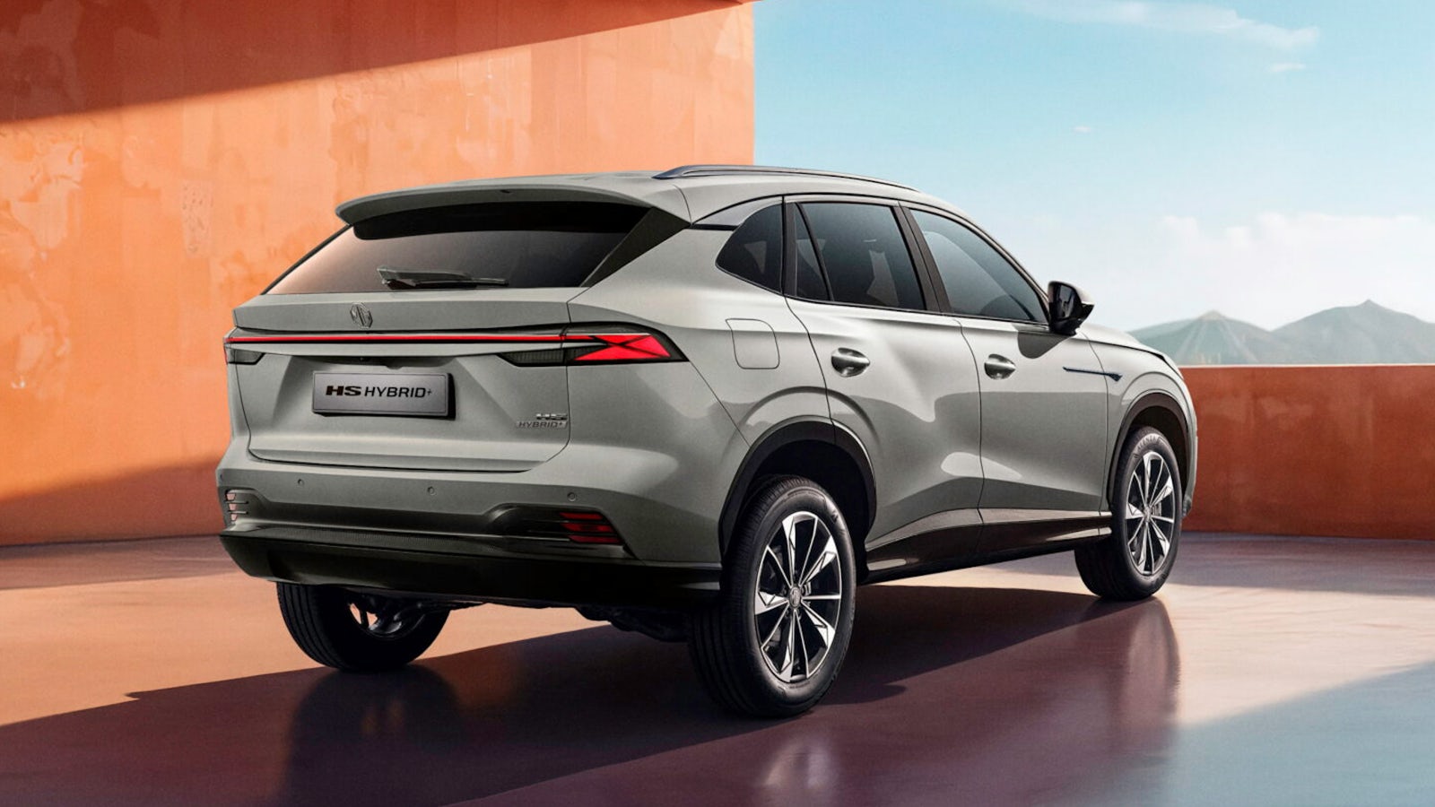 Comparativa EBRO S700 vs MG HS