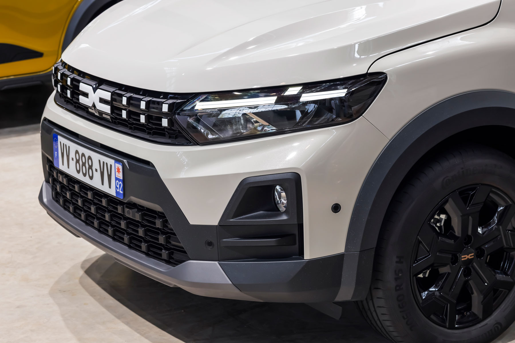 Dacia Logan 2026 foto exterior blanco