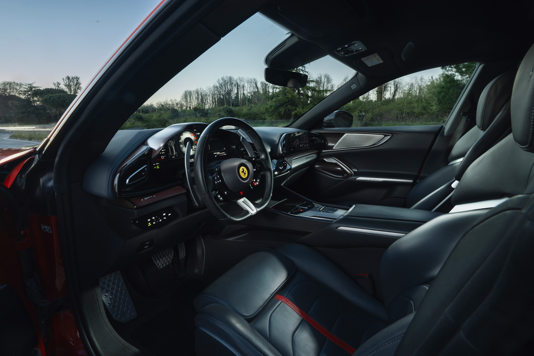 Ferrari Purosangue Handling Speciale foto interior asientos y volante