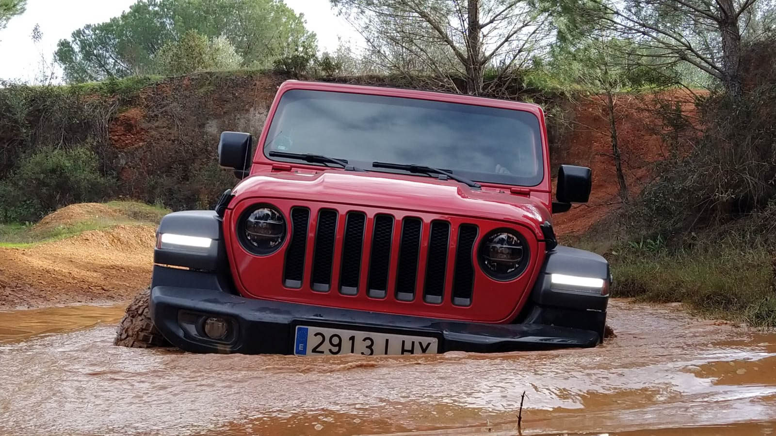 Jeep Wrangler en paisaje americano