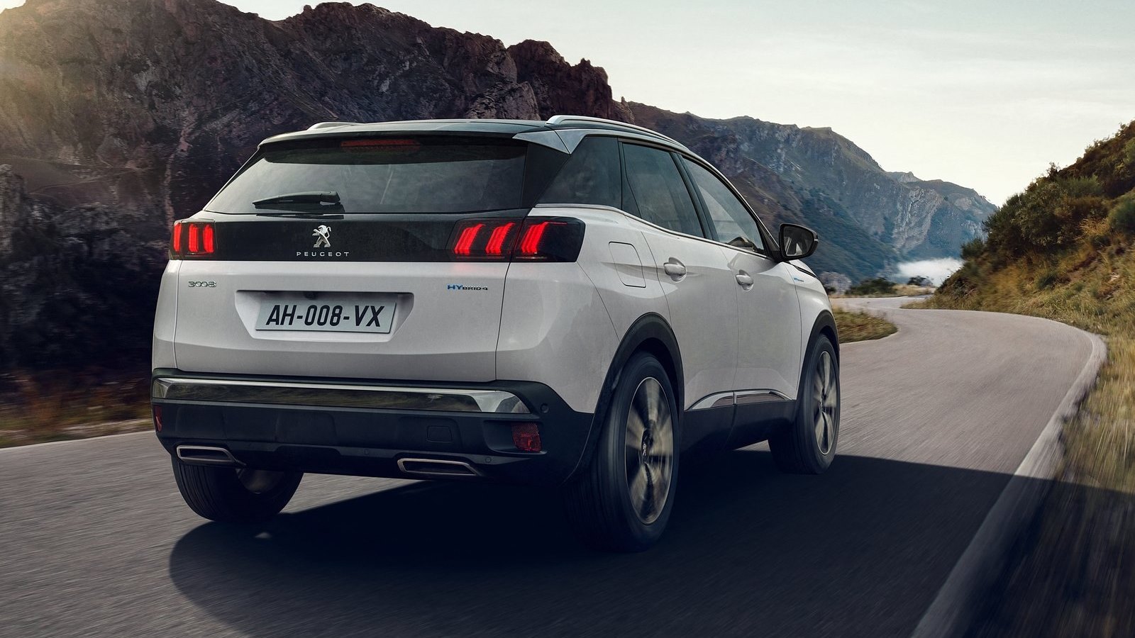 Analizamos y enfrentamos al Peugeot 2008 y al Peugeot 3008 | carwow