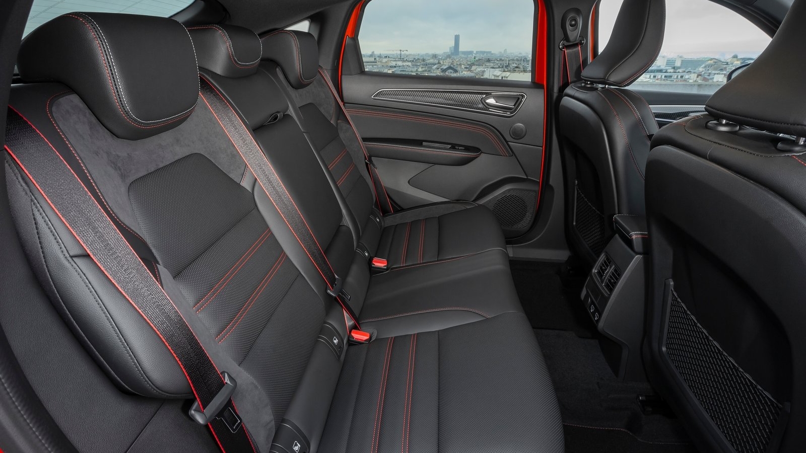 Comparativa entre el Peugeot 408 y el Renault Arkana