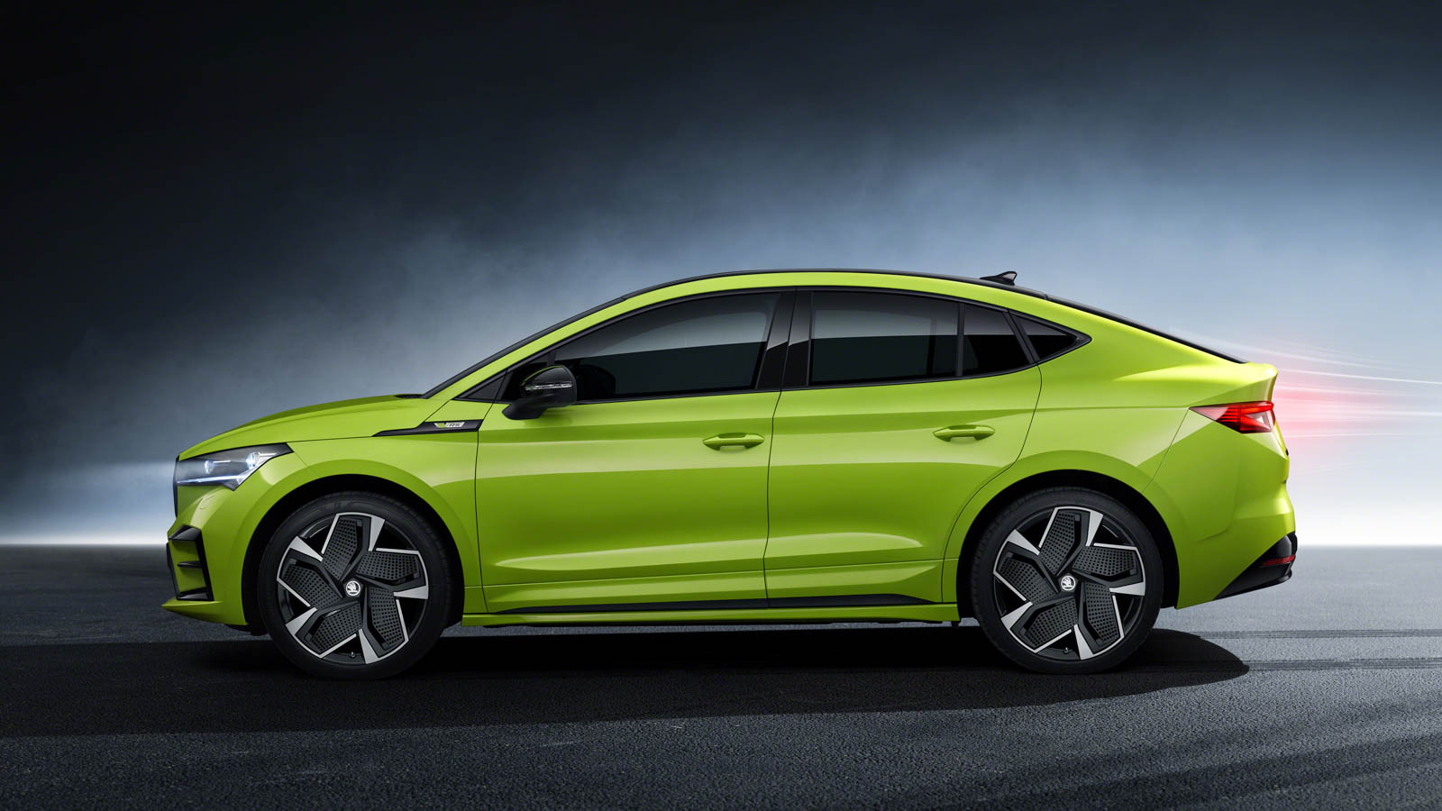 Vista lateral SKODA ENYAQ COUPÉ iV verde