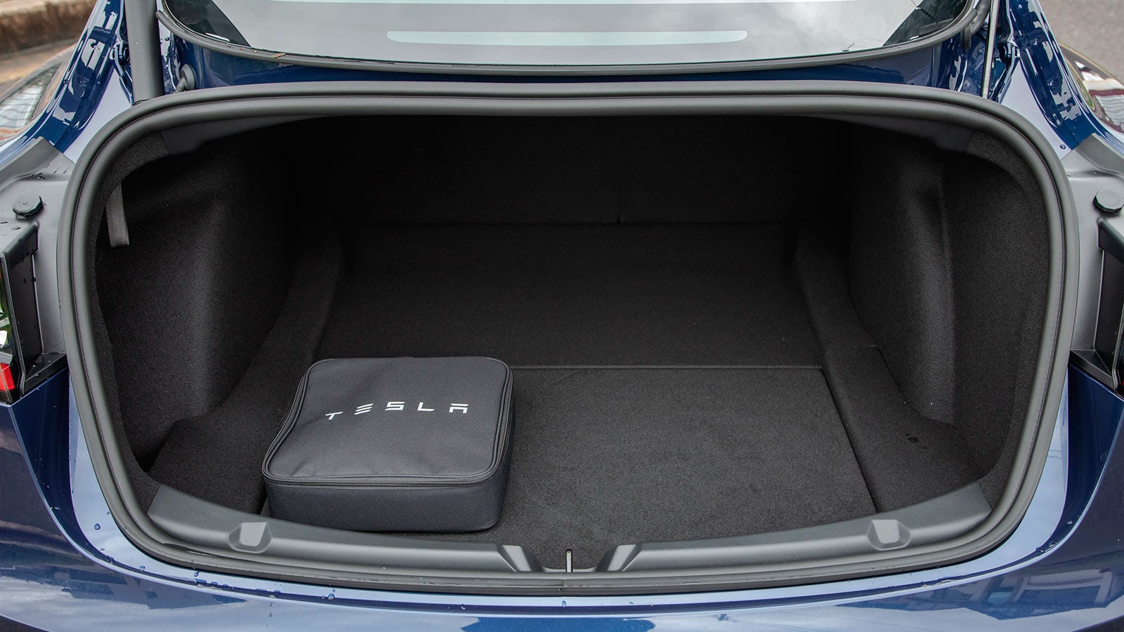 Comparativa BMW i4 vs Tesla Model 3