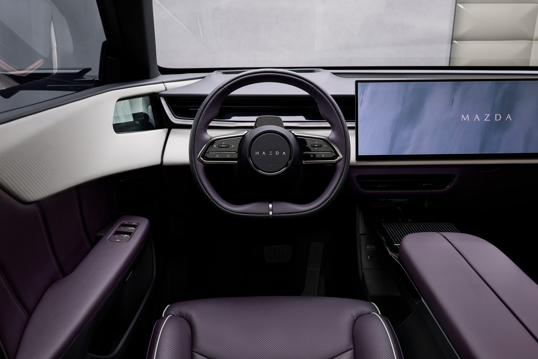 Mazda CX6e foto interior pantalla