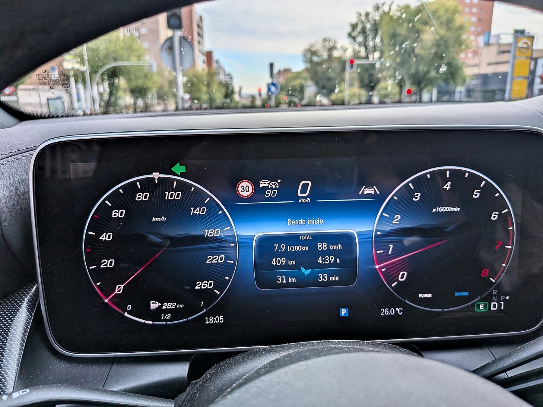 Ordenador de a bordo del Mercedes GLC con 7,9 l/100 km de consumo medio en 409 km