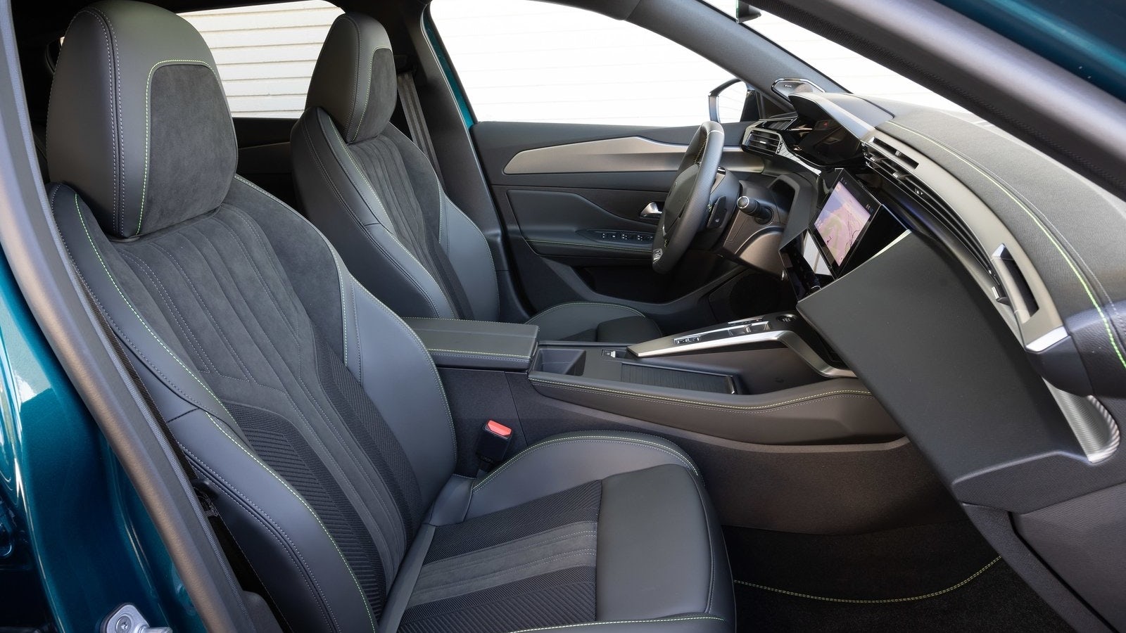 Comparativa Peugeot 408 vs Renault Arkana