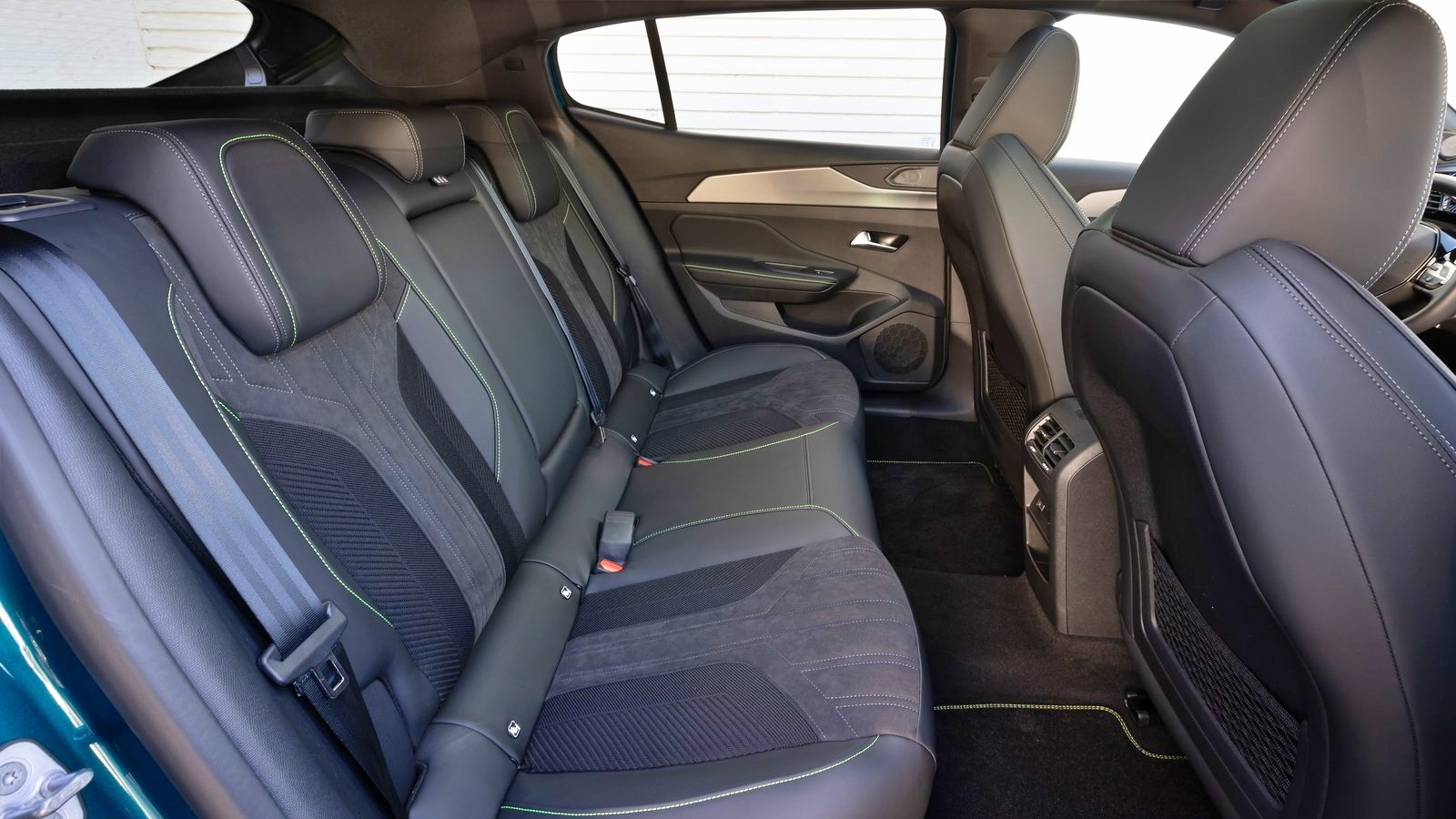 Comparativa Peugeot 408 vs Renault Arkana