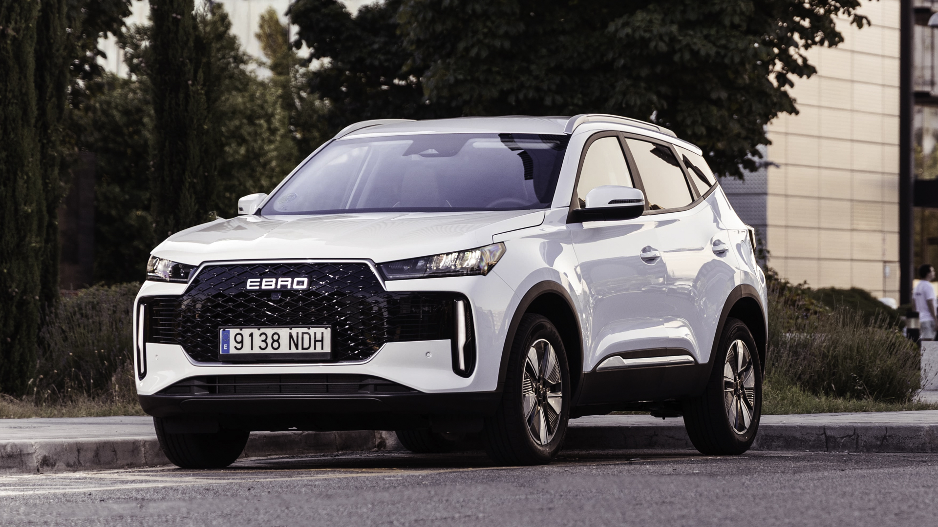 MG ZS Hybrid+ vs. EBRO s400 HEV